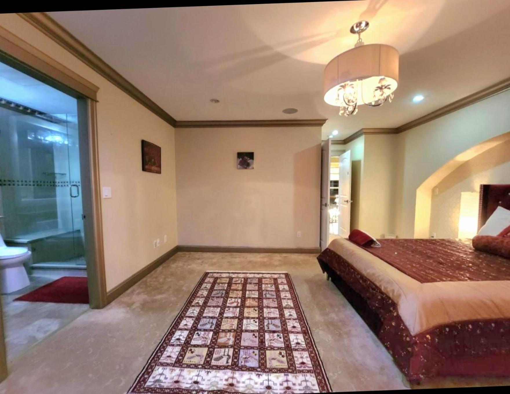 Empress Madani Palace Hotel Surrey Exteriör bild
